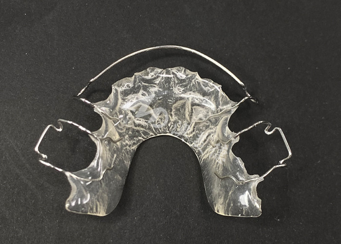 Apparecchi ortodontici per la correzione dell'allineamento dei denti