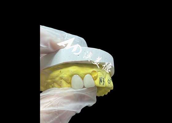 Buon prezzo Corone dentali in zirconia naturale con elevata resistenza e biocompatibilità in linea